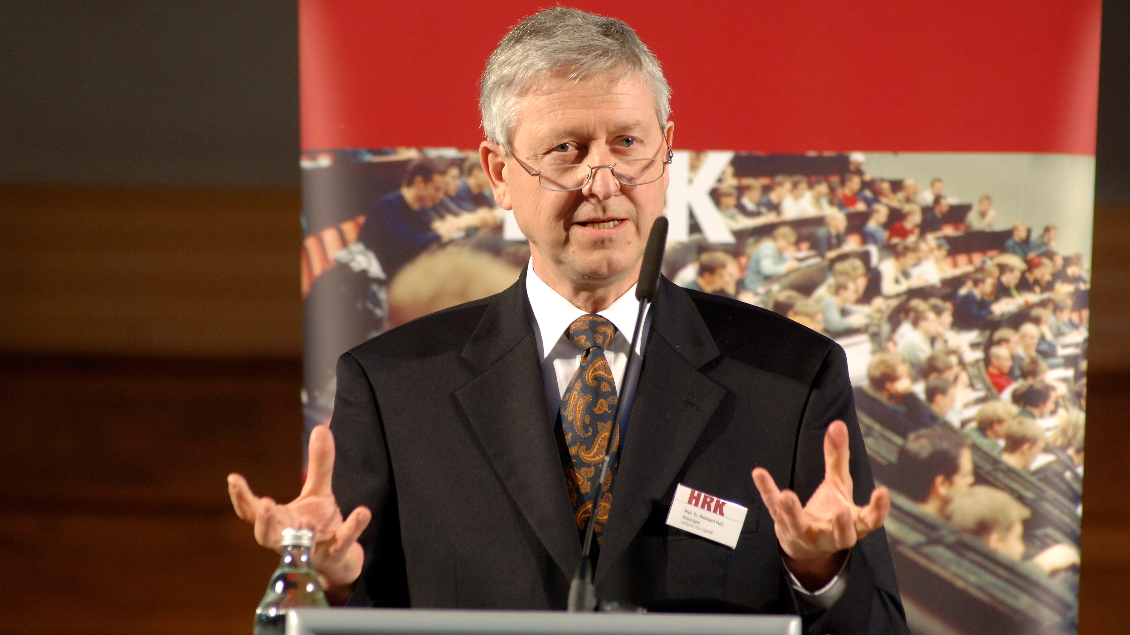 Reinhard Putz bei der Verleihung des Ars legendi-Preises (Foto: David Ausserhofer) image