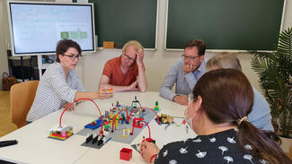 Weiterbildung zum Thema "Lego Facilitator Training" (Foto: Prof. Dr. Christian Thurnes/Hochschule Kaiserslautern)